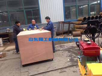 山東翔工機(jī)械小型壓路機(jī)發(fā)貨現(xiàn)場忙！