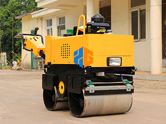  關(guān)于小型壓路機(jī)的保養(yǎng)技巧你了解多少呢？