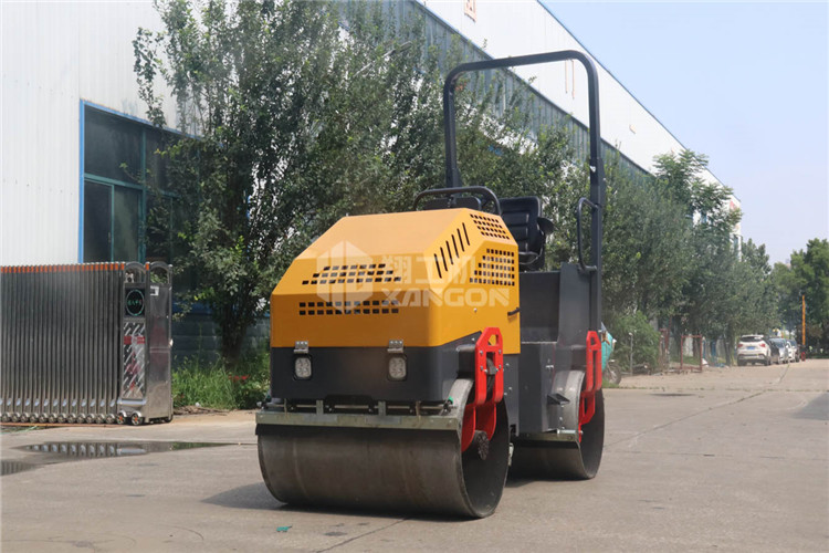 小型壓路機(jī)輪胎如何防老化？保養(yǎng)比什么都重要
