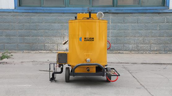 瀝青灌縫機(jī)整機(jī)配備發(fā)電機(jī)組，可以提供充足動(dòng)力